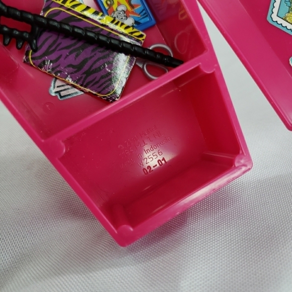 Monster High Doll 5 Inch Pink Locker With Random Accessories 2010 Mattel No Lock - Picture 4 of 6